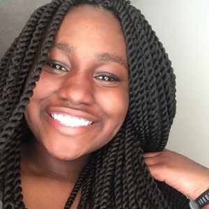 Meet your Posher, Alexis